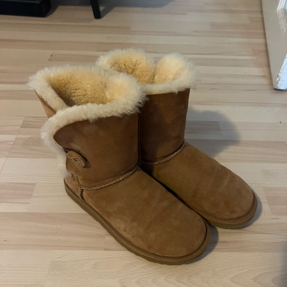 UGG Bailey Button II Boot - Picture 3 of 5